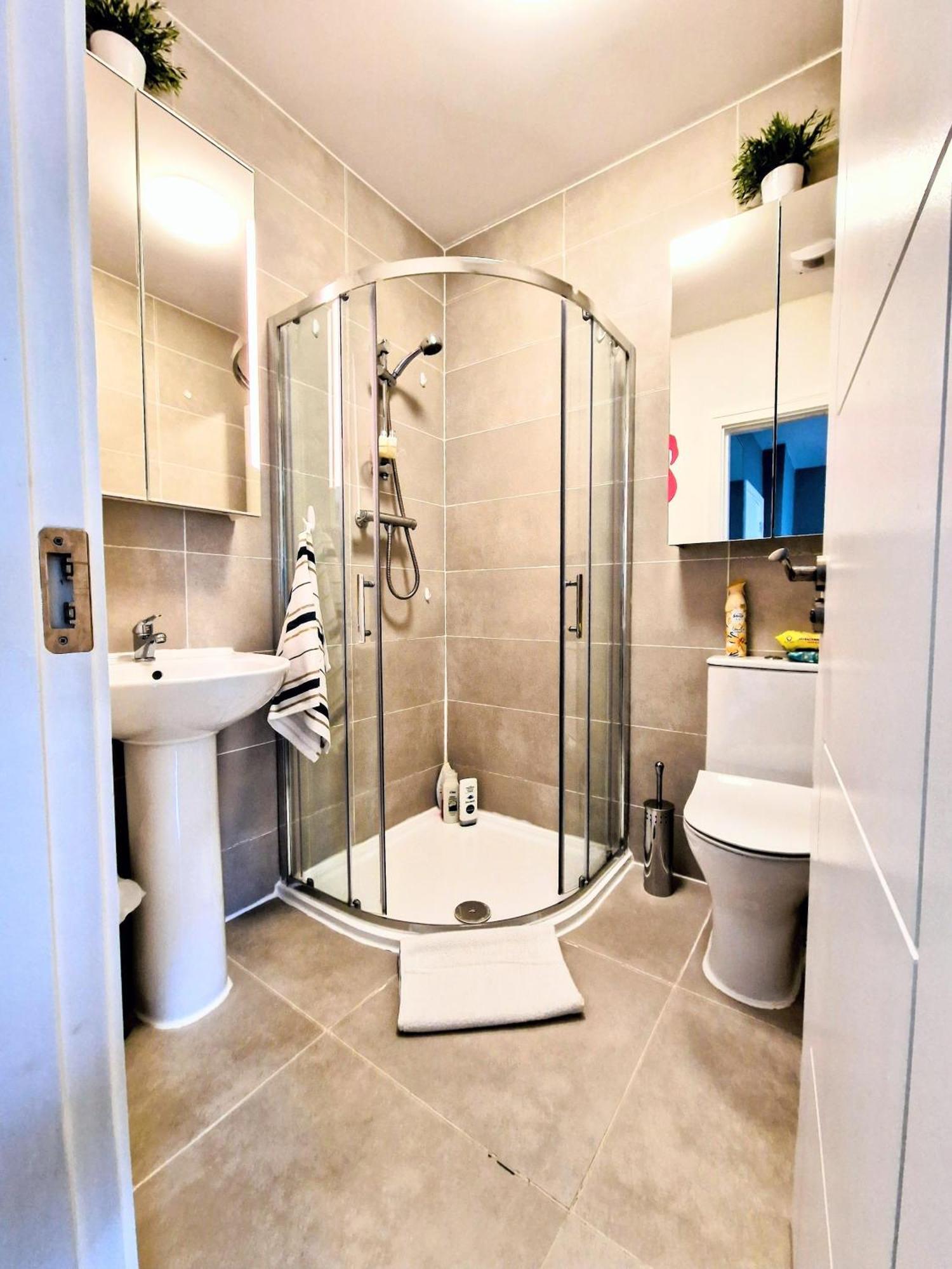 לוקאן Master Bedroom With Ensuite מראה חיצוני תמונה
