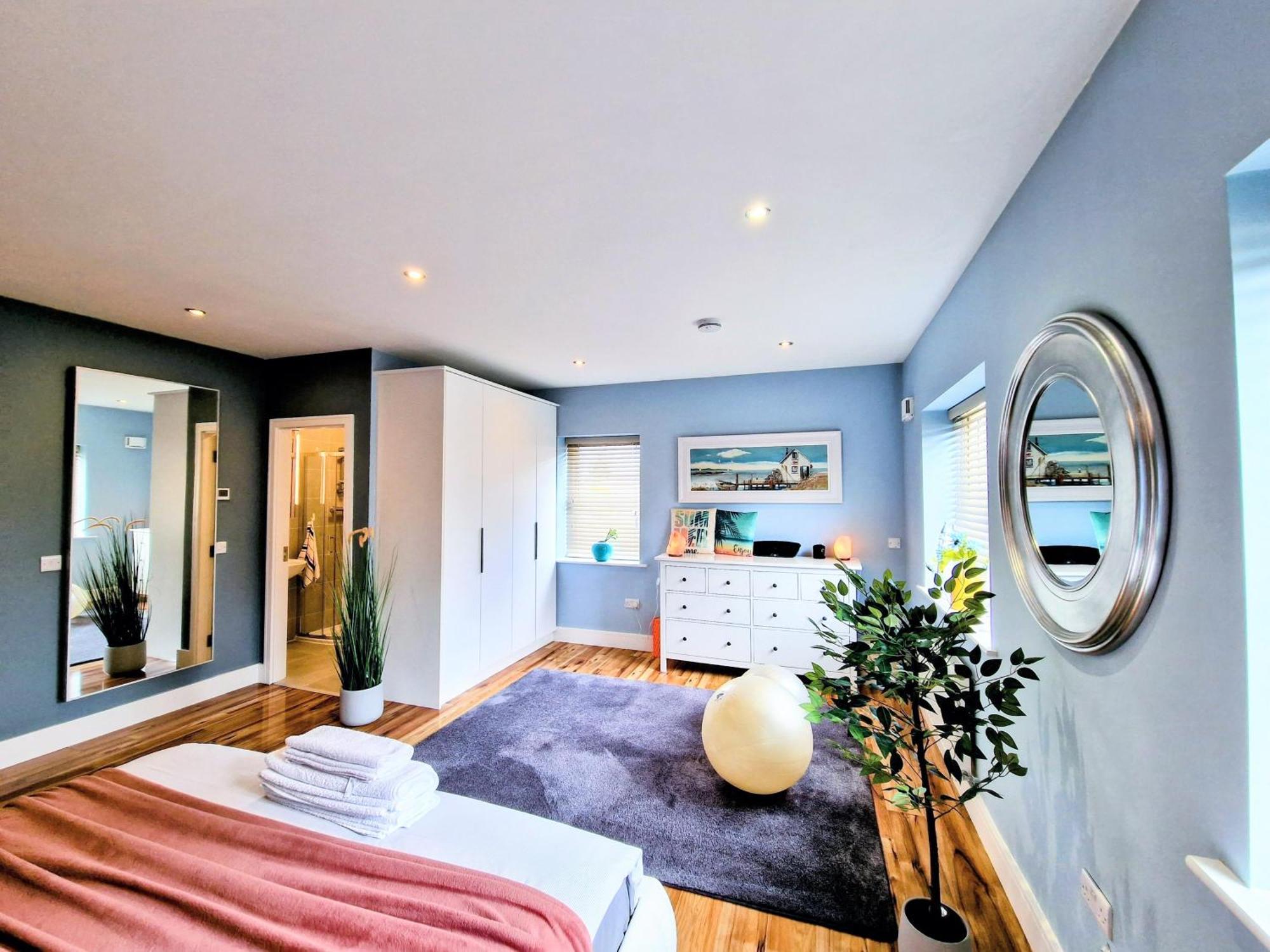 לוקאן Master Bedroom With Ensuite מראה חיצוני תמונה