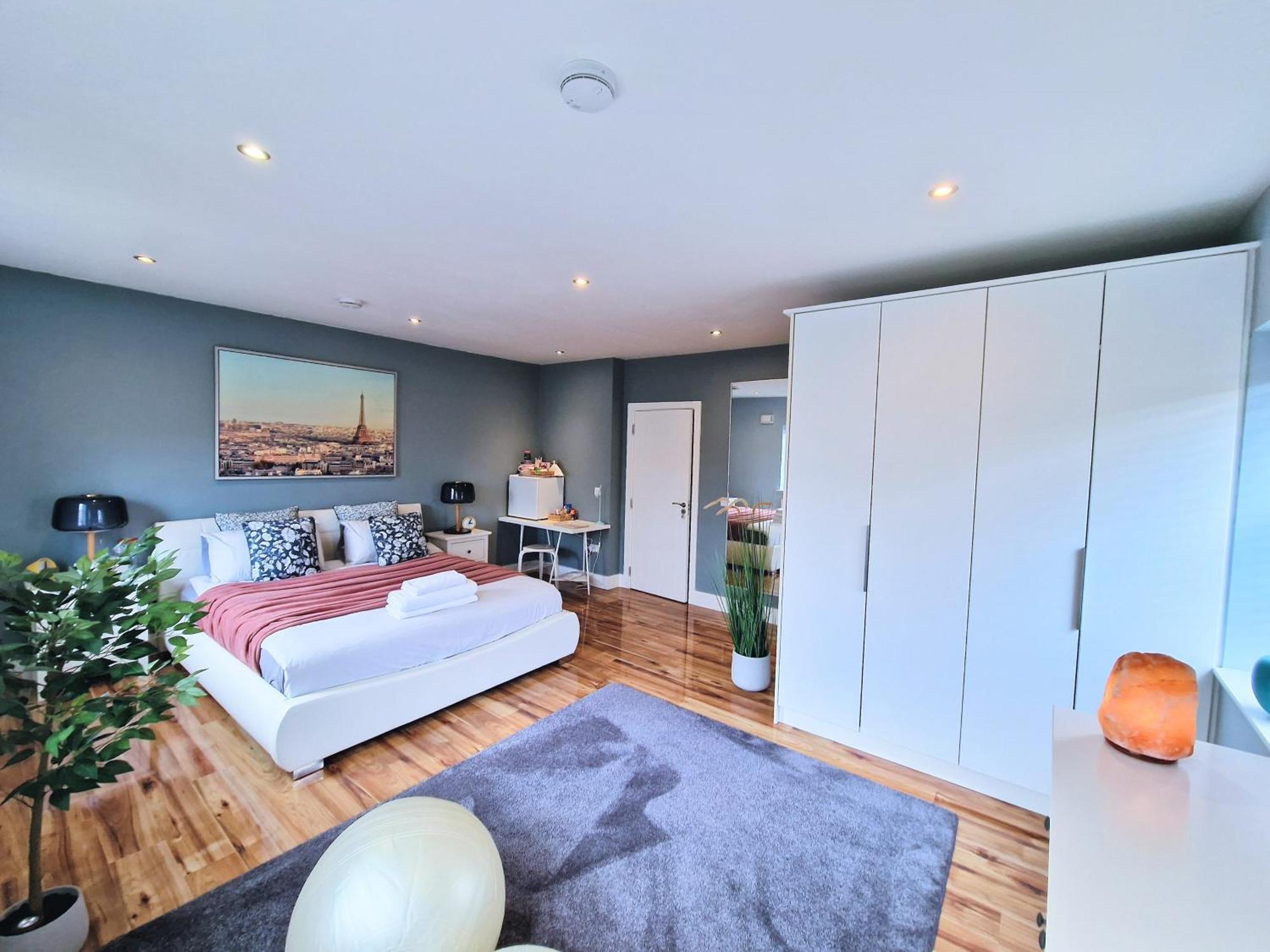 לוקאן Master Bedroom With Ensuite מראה חיצוני תמונה